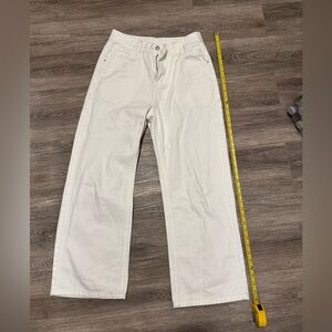 New without tag Unisex white wide leg jean size L.